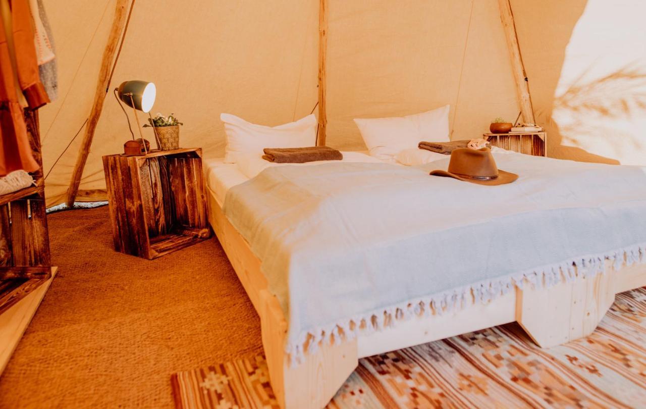 Glampingresort Raus Am See In Spaden Schiffdorf Ngoại thất bức ảnh