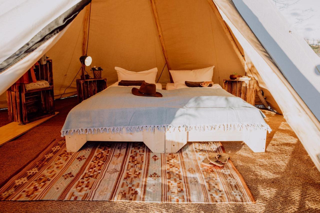 Glampingresort Raus Am See In Spaden Schiffdorf Ngoại thất bức ảnh