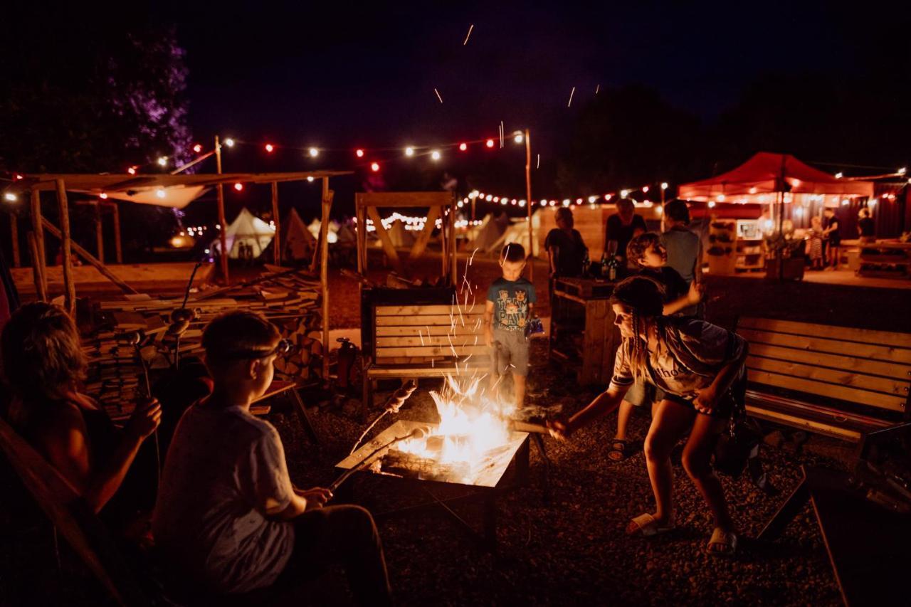 Glampingresort Raus Am See In Spaden Schiffdorf Ngoại thất bức ảnh